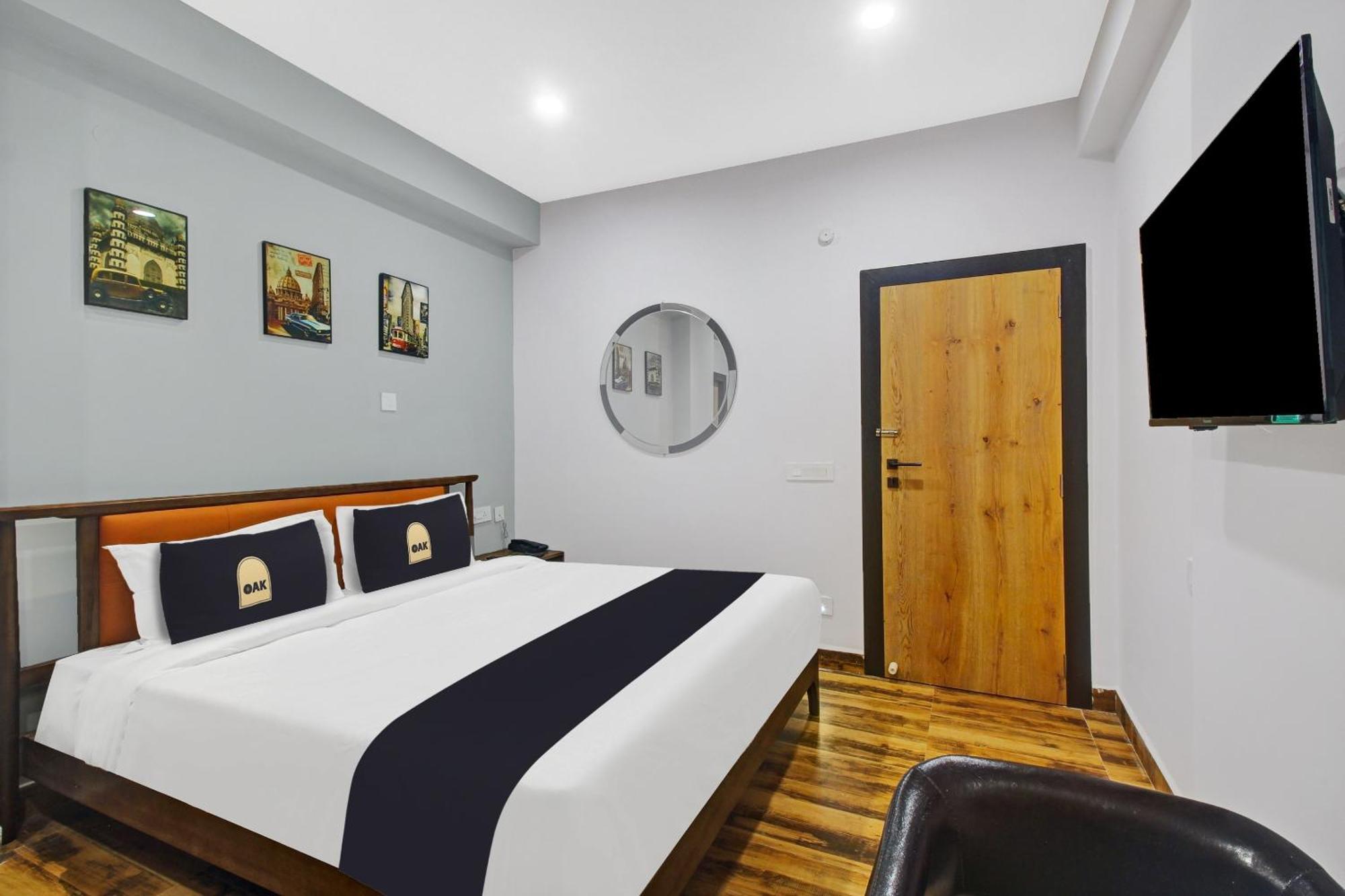 Super Townhouse Oak Hitec City Near Image Hospital Hyderabad Bagian luar foto