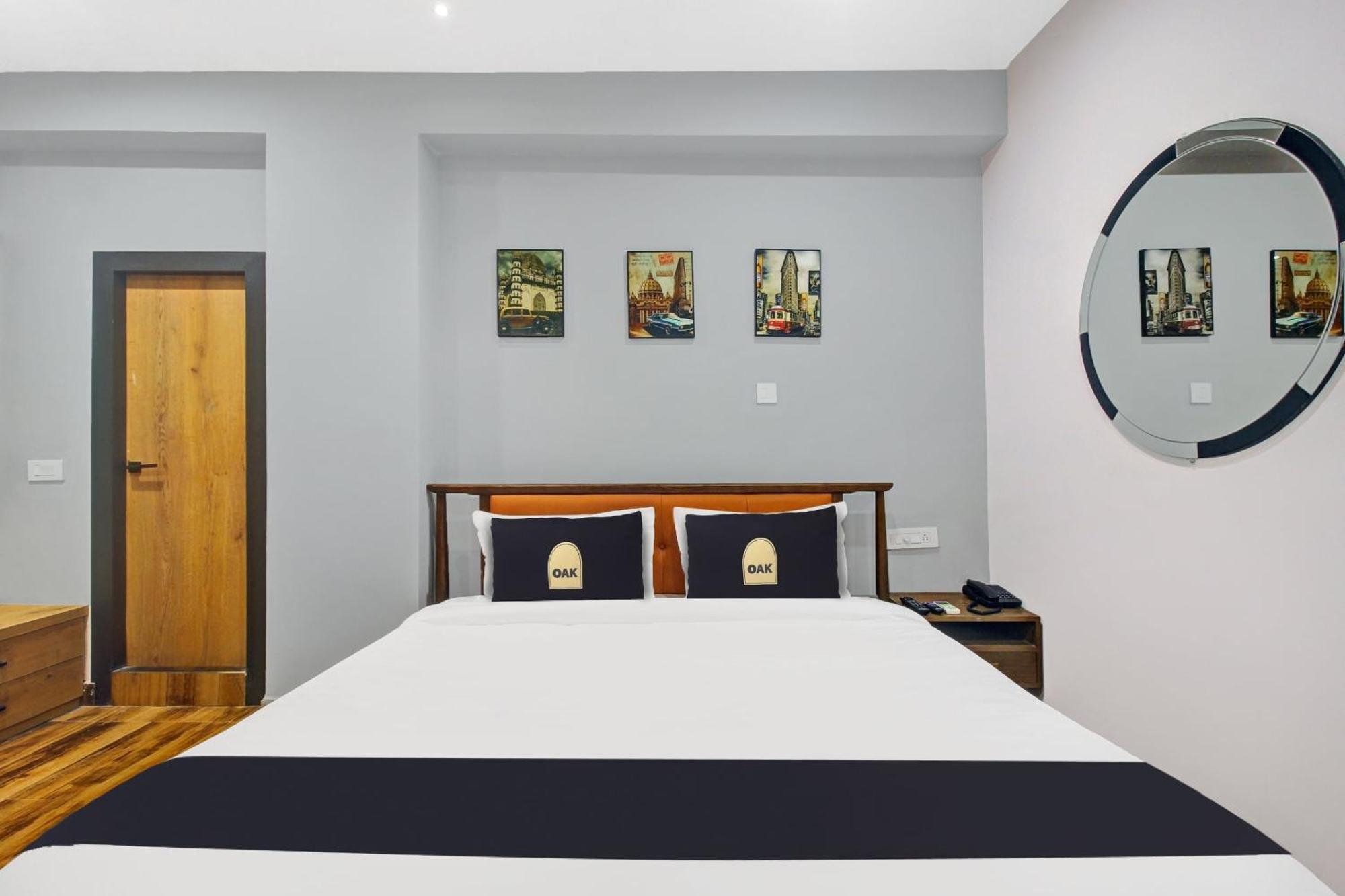 Super Townhouse Oak Hitec City Near Image Hospital Hyderabad Bagian luar foto