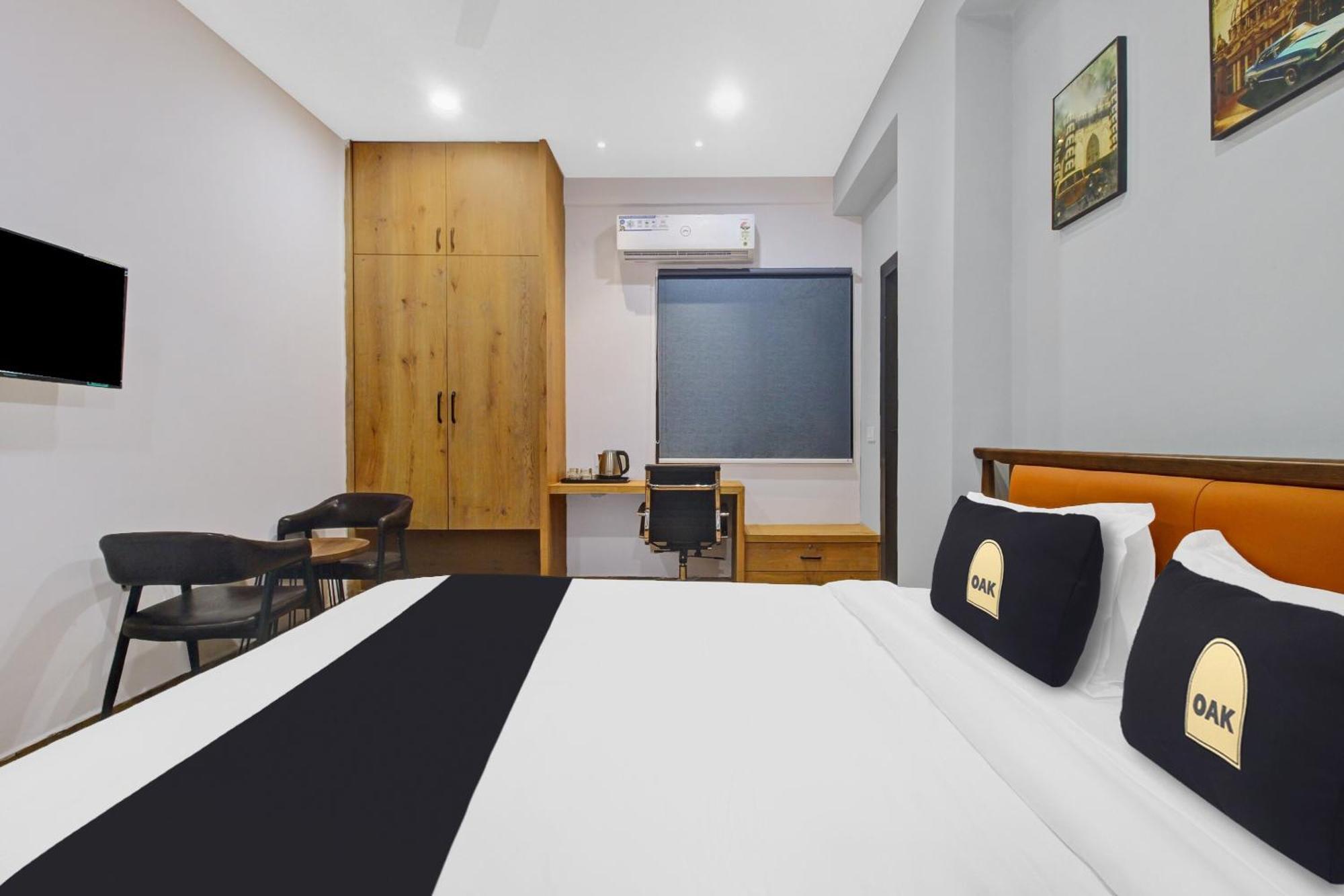 Super Townhouse Oak Hitec City Near Image Hospital Hyderabad Bagian luar foto