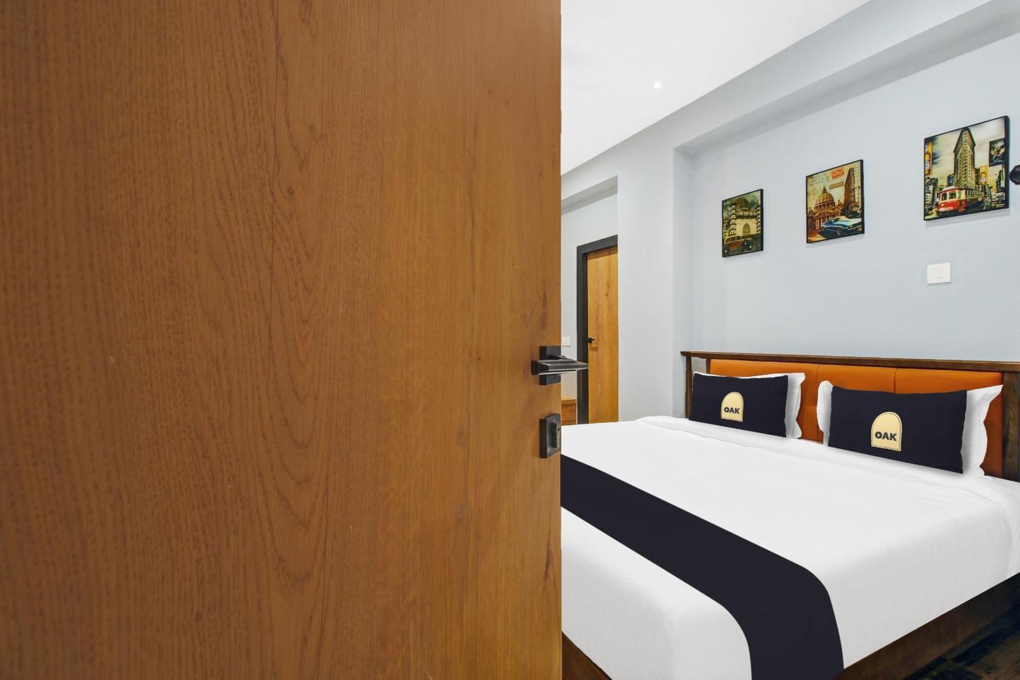 Super Townhouse Oak Hitec City Near Image Hospital Hyderabad Bagian luar foto