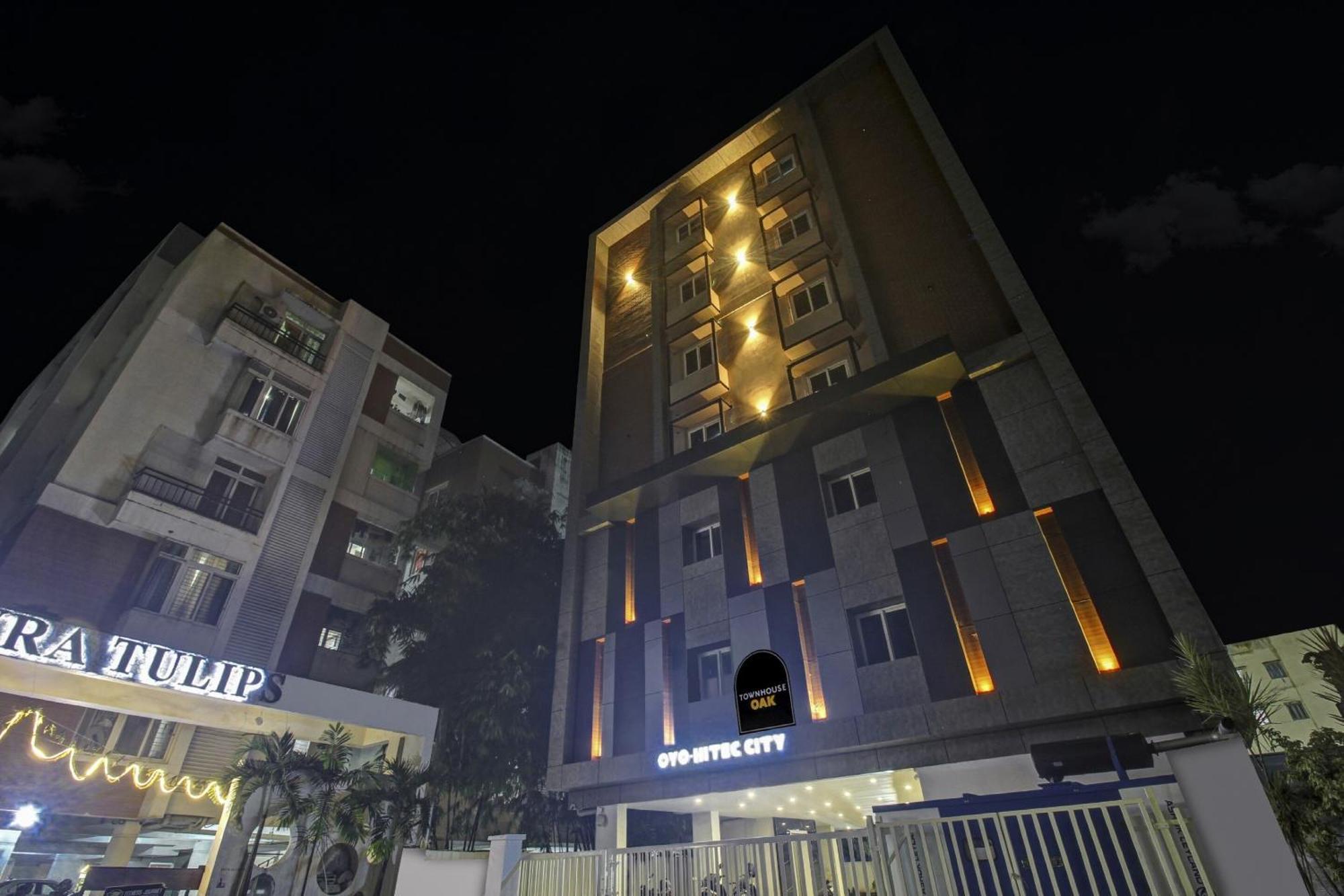Super Townhouse Oak Hitec City Near Image Hospital Hyderabad Bagian luar foto