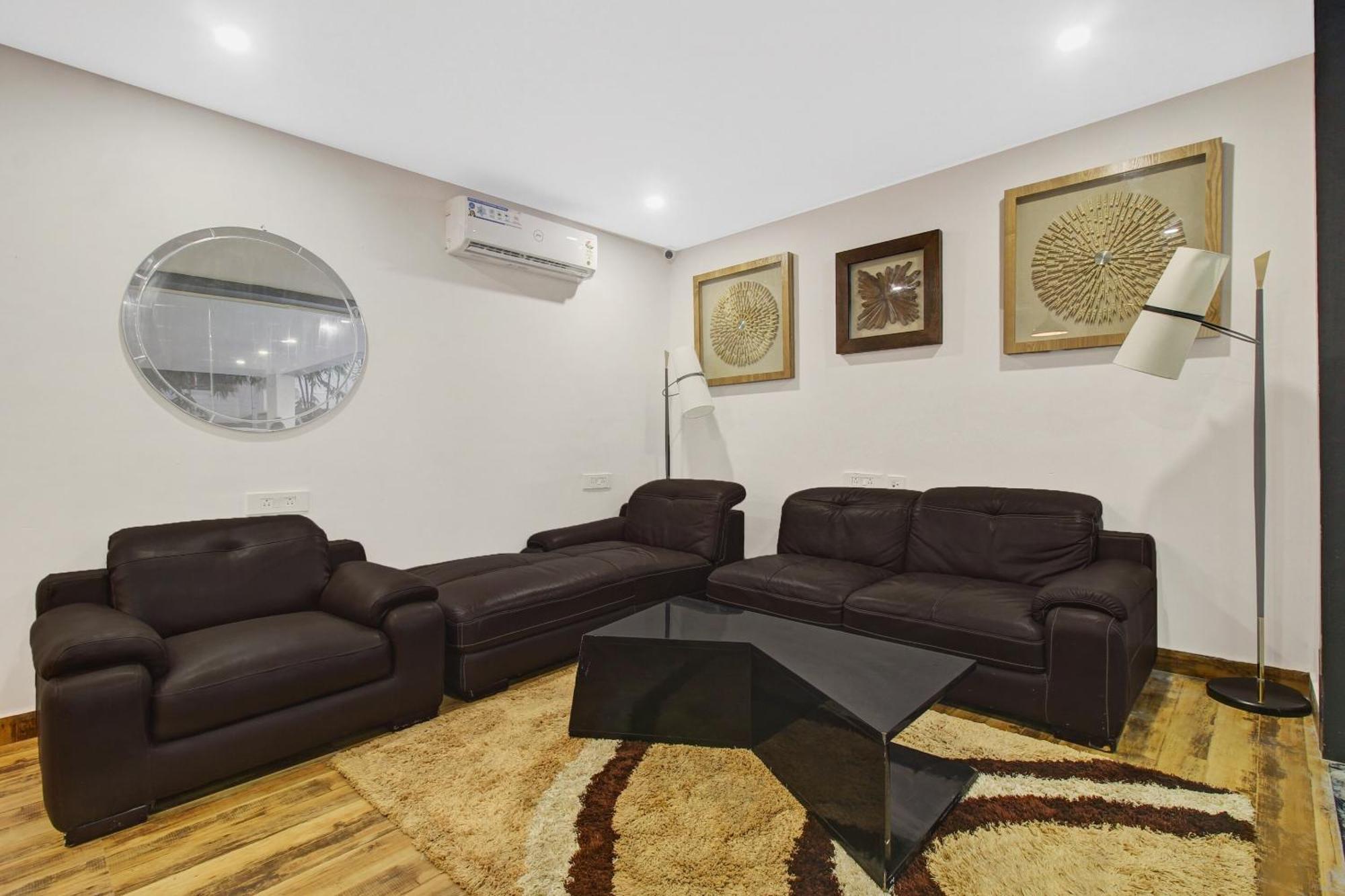 Super Townhouse Oak Hitec City Near Image Hospital Hyderabad Bagian luar foto