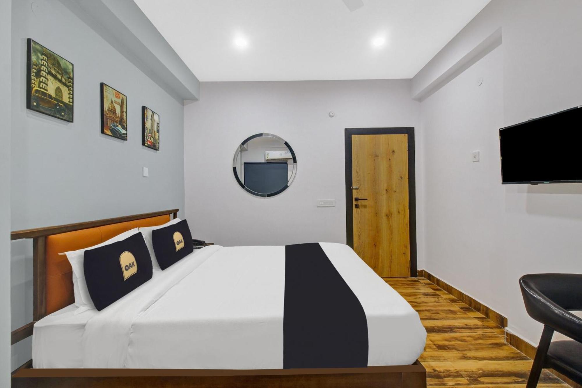 Super Townhouse Oak Hitec City Near Image Hospital Hyderabad Bagian luar foto